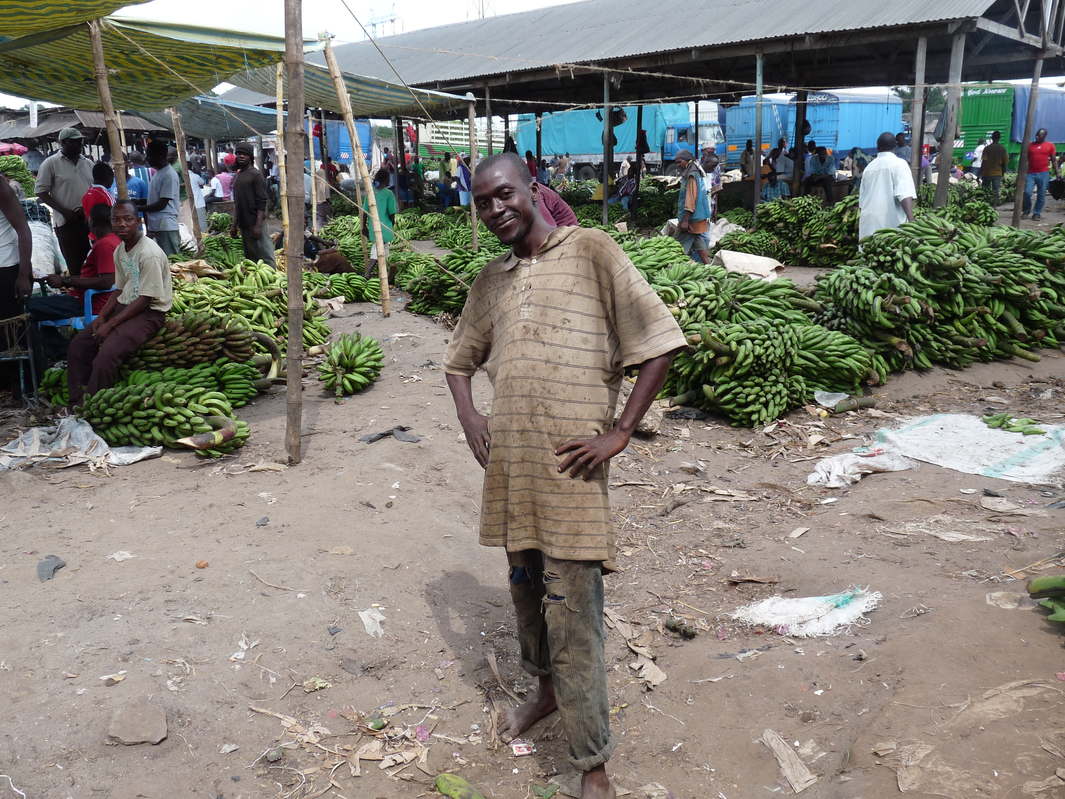 Auf dem Bananenmarkt in Dar es Salaam